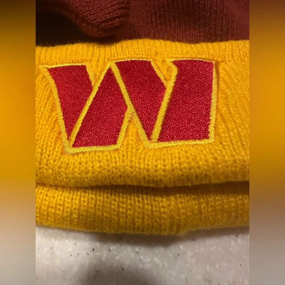 NWT Infant NFL ‘47 Washington Commanders Burgundy & Gold Beanie & Mittens Set